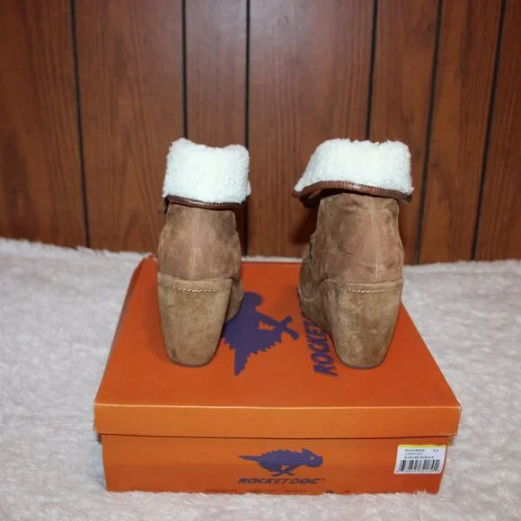 ROCKET DOG Brown suede-fur lining lace up boots Sz 6 1/2. pre-owned never worn - Picture 2 of 9